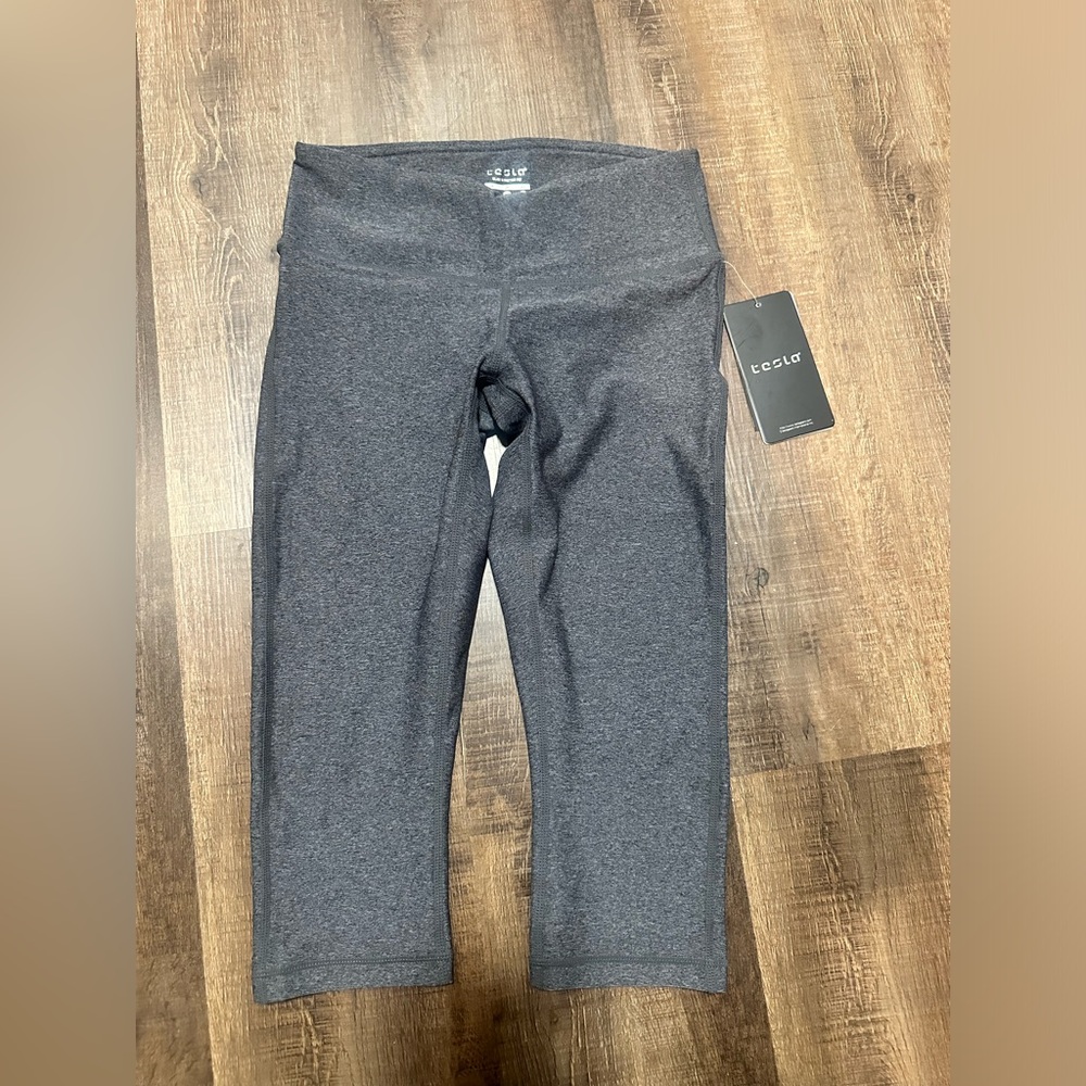Tesla NWT gray Capri leggings XS